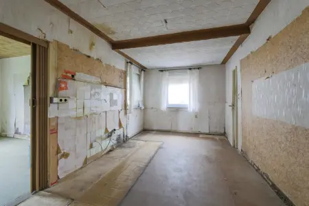 Küche EG der Immobilie: Sanierungsbedürftiges Wohnhaus mit Charme und großem Grundstück (Foto)