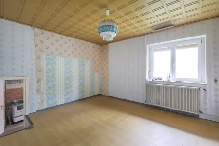 Schlafzimmer EG der Immobilie: Sanierungsbedürftiges Wohnhaus mit Charme und großem Grundstück (Foto)