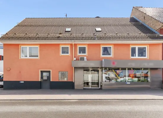 der Immobilien: Wohnhaus mit Laden und Ausbaupotential (Foto)