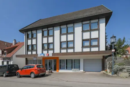 Straßenansicht der Immobilie: Ihr neuer Arbeitsplatz mit Wohlfühlcharakter! (Titelbild)