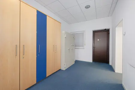 Hintereingang und Flurder Immobilien: Ihr neuer Arbeitsplatz mit Wohlfühlcharakter! (Foto)