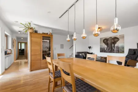 Wohnbereich der Immobilie: Schicke Wohnung mit Weitblick (Foto)