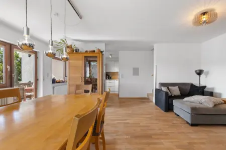 Wohnbereich der Immobilie: Schicke Wohnung mit Weitblick (Foto)