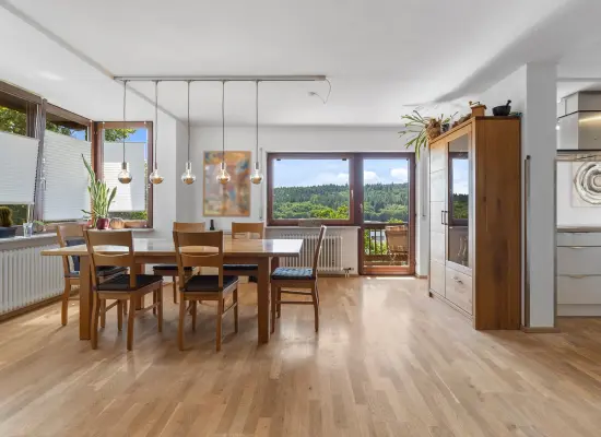 Wohnbereich der Immobilie: Schicke Wohnung mit Weitblick (Foto)