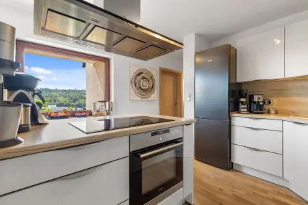 Offene Küche der Immobilie: Schicke Wohnung mit Weitblick (Foto)