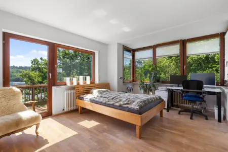 Schlafzimmer der Immobilie: Schicke Wohnung mit Weitblick (Foto)
