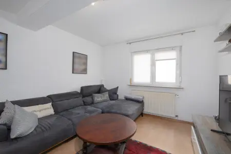Wohnzimmer EG Vorderhausder Immobilien: Sicher investieren – flexibel bleiben: Ihr neues Zuhause oder Ihre Kapitalanlage mit Zukunft (Foto)