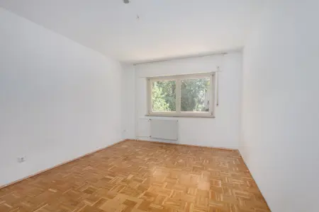 Schlafzimmer EG der Immobilie: Wohnen & Vermieten unter einem Dach – Ihr neues Kapitel beginnt hier (Foto)