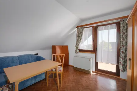 Zimmer DG der Immobilie: Ab auf's Land - hier lässt es sich Leben! (Foto)