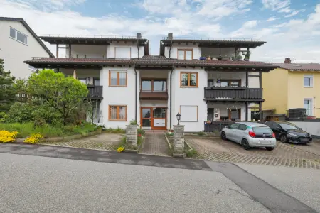 Straßenansicht der Immobilie: Attraktive 1-Zi.-ETW - Ruhiges Wohnen unter dem Dach (Foto)