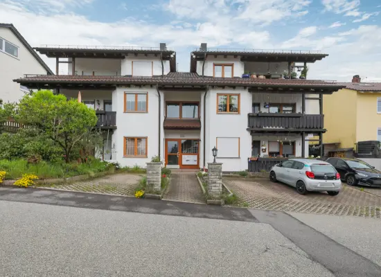 Straßenansichtder Immobilien: Vermietete 1-Zi.-ETW - Ruhiges Wohnen unter dem Dach (Foto)