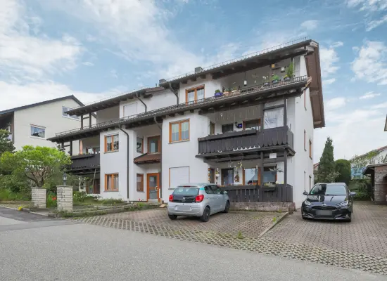 Straßenansichtder Immobilien: Vermietete 1-Zi.-ETW - Ruhiges Wohnen unter dem Dach (Foto)
