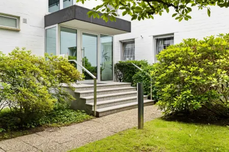Hauseingang außender Immobilien: Anpruchsvolles Wohnen in bester Lage (Foto)