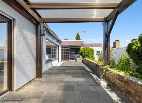Terrasse der Immobilie: Schicker Bungalow in Waldbronn-Reichenbach (Foto)