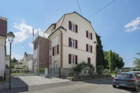 Straßenansicht der Immobilie: Moderne Büroräume in Baden-Baden Oos (Foto)