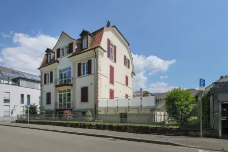 Straßenansichtder Immobilien: Moderne Büroräume in Baden-Baden Oos (Foto)