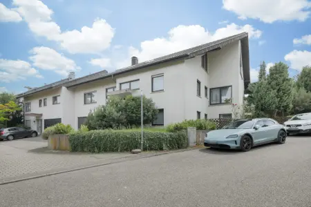 Straßenansichtder Immobilien: Einfamilienhaus oder 2-3 Familienhaus? Hier bestehen alle Möglichkeiten! (Foto)