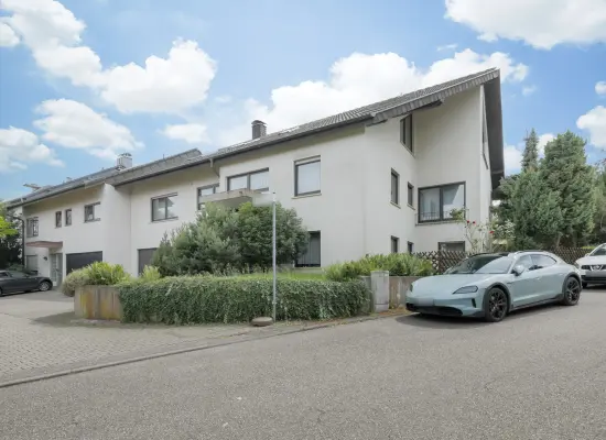 Straßenansicht der Immobilie: Einfamilienhaus oder 2-3 Familienhaus? Hier bestehen alle Möglichkeiten! (Foto)