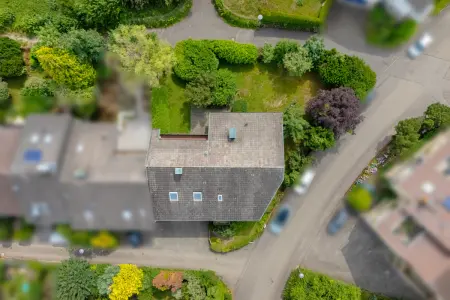 Luftansichtder Immobilien: Einfamilienhaus oder 2-3 Familienhaus? Hier bestehen alle Möglichkeiten! (Foto)