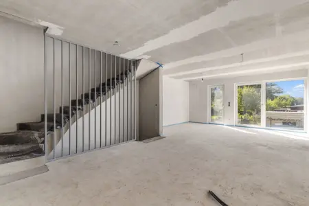 Wohn-Esszimmer mit Kücheder Immobilien: „Mehr als nur ein Haus – Dein neues Zuhause inmitten von Natur und Stil“ (Foto)