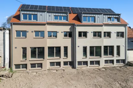 Ansicht Reihenhäuser Garten der Immobilien: „Familienglück im Reihenhaus – Viel Raum, viel Licht und Ihr eigener Garten“ (Foto)