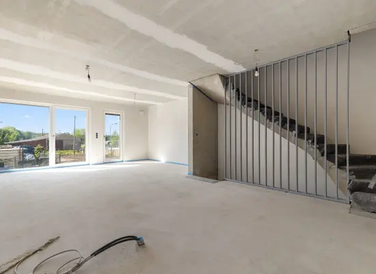 Wohn und Esszimmer mit Küche der Immobilie: „Familienglück im Reihenhaus – Viel Raum, viel Licht und Ihr eigener Garten“ (Foto)