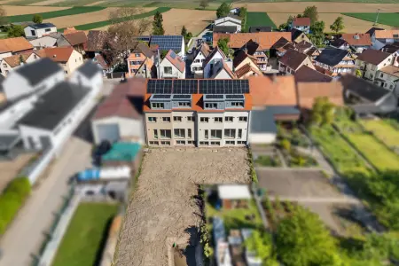 Ansicht Reihenhäuser der Immobilien: „Familienglück im Reihenhaus – Viel Raum, viel Licht und Ihr eigener Garten“ (Foto)