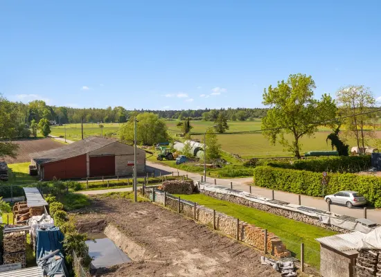 Gemeinschaftsgartender Immobilien: „Reihenhaus-Revolution – Dein modernes Zuhause mit viel Platz und Blick ins Grüne (Foto)