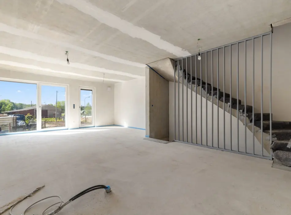 Wohn und Esszimmer mit Kücheder Immobilien: „Wohnen im Rhythmus der Zeit – Reihenhaus mit smartem Raumkonzept und Garten“ (Titelbild)