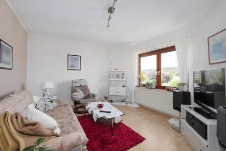 Zimmer 2. OGder Immobilien: Wohnen, wo andere spazieren gehen – Gepflegte DHH in traumhafter Feldrandlage von Niefern! (Foto)