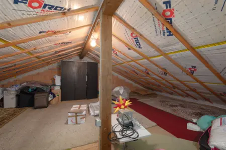 Dachstuhlder Immobilien: Wohnen, wo andere spazieren gehen – Gepflegte DHH in traumhafter Feldrandlage von Niefern! (Foto)