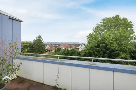 Ausblick Dachterrasseder Immobilien: Vielseitig nutzbare Büroimmobilie mit Top-Ausstattung und E-Ladestation in Hügelsheim! (Foto)