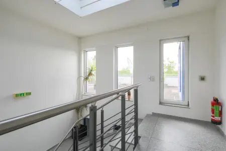 Treppenhaus DGder Immobilien: Vielseitig nutzbare Büroimmobilie mit Top-Ausstattung und E-Ladestation in Hügelsheim! (Foto)
