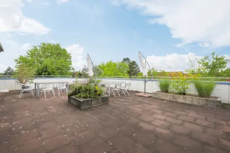 Dachterrasseder Immobilien: Vielseitig nutzbare Büroimmobilie mit Top-Ausstattung und E-Ladestation in Hügelsheim! (Foto)