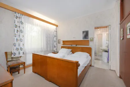 Schlafzimmer EGder Immobilien: Viel Platz für die ganze Familie! (Foto)