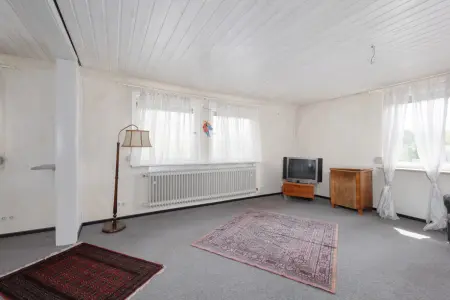 Wohnzimmer DGder Immobilien: Viel Platz für die ganze Familie! (Foto)