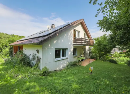 Rückansicht der Immobilie: Ruhige Feldrandlage! Großzügiges Einfamilienhaus mit Garten in Pfinztal-Söllingen (Foto)