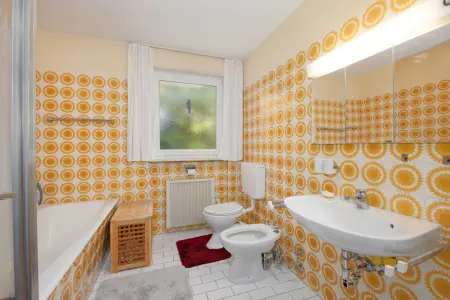 Badezimmer EG der Immobilie: Ruhige Feldrandlage! Großzügiges Einfamilienhaus mit Garten in Pfinztal-Söllingen (Foto)