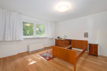 Schlafzimmer EG der Immobilie: Ruhige Feldrandlage! Großzügiges Einfamilienhaus mit Garten in Pfinztal-Söllingen (Foto)