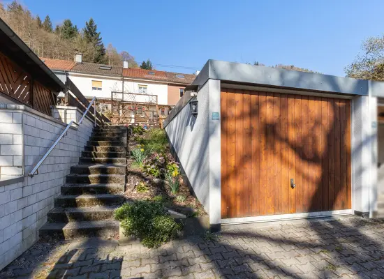 Garage (1 von 2)der Immobilien: Ein Zuhause zum Ankommen – für Menschen mit Herz und Zukunftsplänen (Foto)