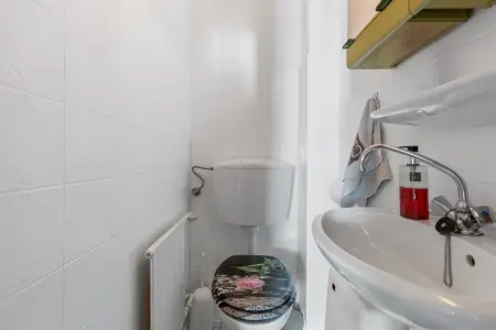 Gäste-WC der Immobilie: Ein Zuhause zum Ankommen – für Menschen mit Herz und Zukunftsplänen (Foto)