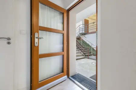 Eingangsbereich der Immobilie: Ein Zuhause zum Ankommen – für Menschen mit Herz und Zukunftsplänen (Foto)