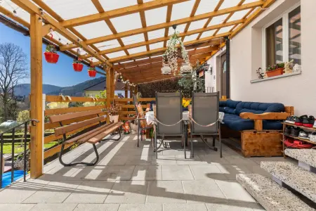 Überdachte Terrasse der Immobilie: Ein Zuhause zum Ankommen – für Menschen mit Herz und Zukunftsplänen (Foto)