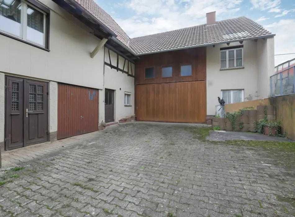 Ansicht Innenhof der Immobilie: Ein Zuhause zum Gestalten und Verwirklichen! (Foto)