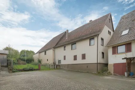 Rückansicht der Immobilie: Ein Zuhause zum Gestalten und Verwirklichen! (Foto)