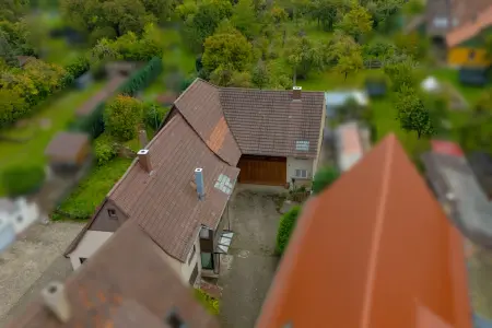 Luftansicht der Immobilie: Ein Zuhause zum Gestalten und Verwirklichen! (Foto)