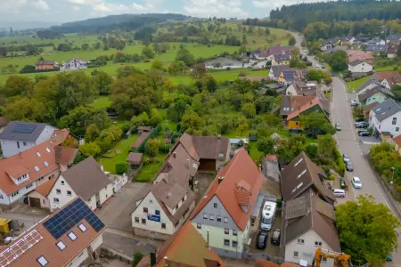 Luftansicht der Immobilie: Ein Zuhause zum Gestalten und Verwirklichen! (Foto)