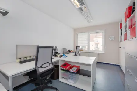 Büroflächeder Immobilien: Arbeiten und Empfangen in stilvollem Ambiente! (Foto)