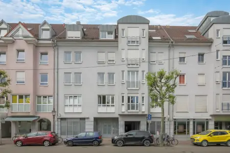 Straßenansichtder Immobilien: Arbeiten und Empfangen in stilvollem Ambiente! (Foto)