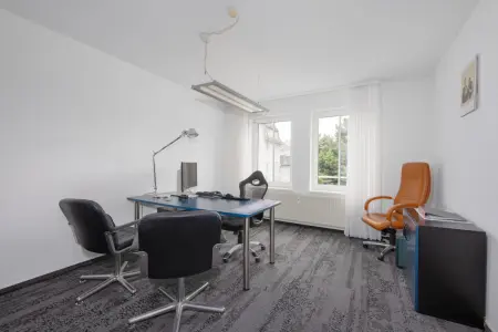 Büroflächeder Immobilien: Arbeiten und Empfangen in stilvollem Ambiente! (Foto)